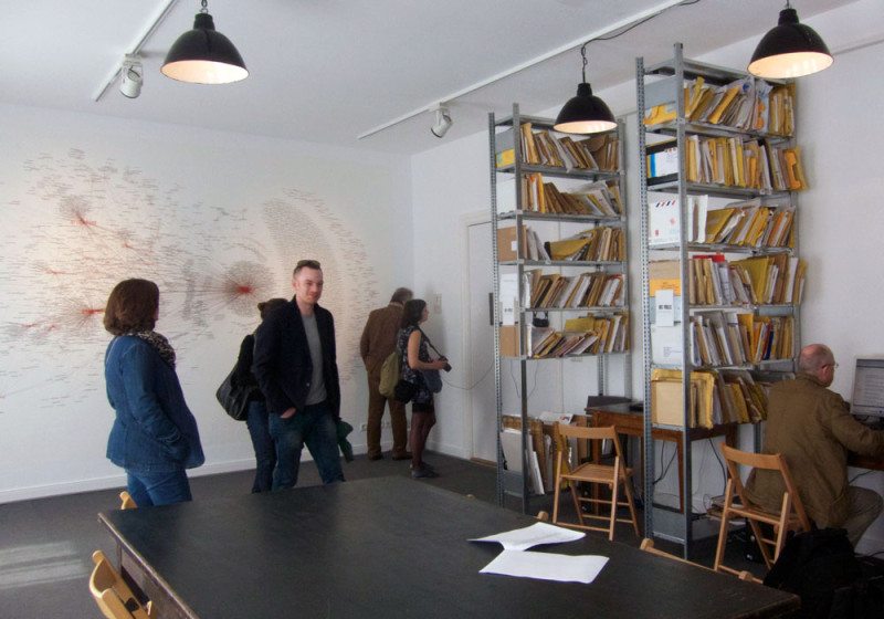 artists-politics-network-map-7th-berlin-biennale-2012-burak-arikan-installation-view4