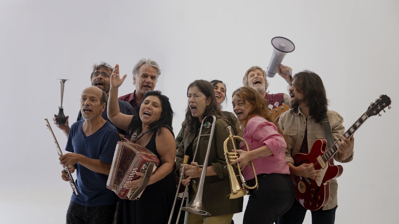 Theatron: lugar de onde [não] se vê