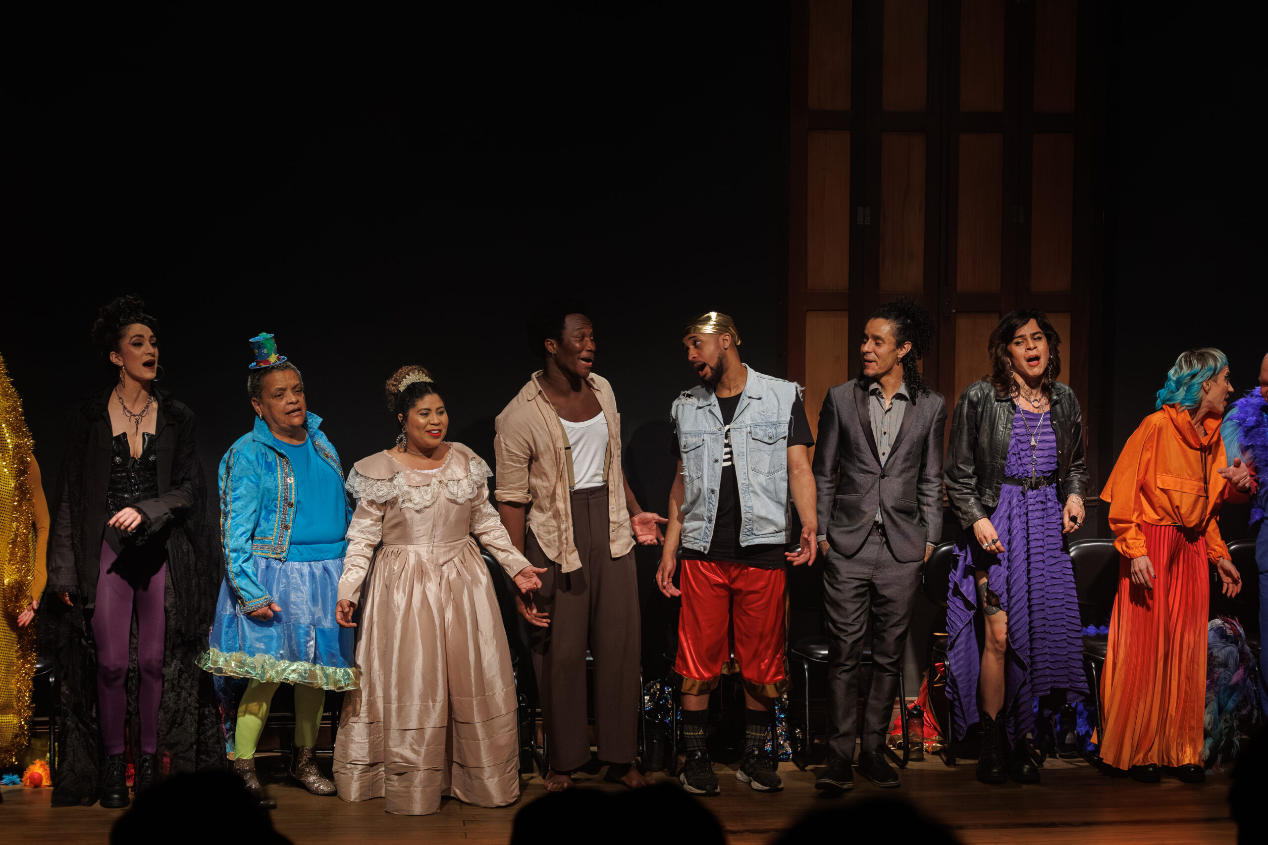 Um a um na Multidão